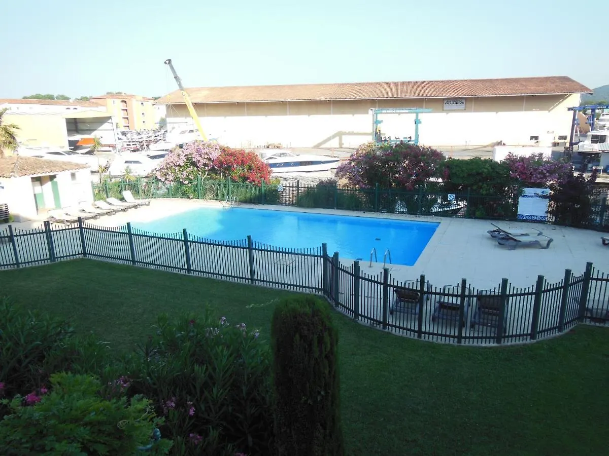Luxury Apartment In Port Grimaud 0*,